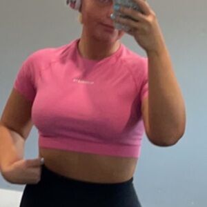 Alphalete Amplify pink crop top